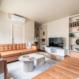 Paris - Luxury Category - Gold Triangle Up to 10 guests with AC