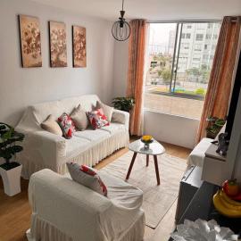 Cozy apartment close to Mall Plaza and the metro, khách sạn ở Lima