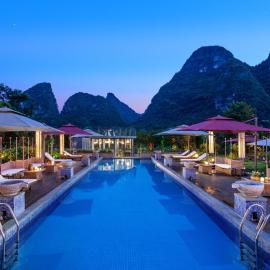 Xindu Homestay Yangshuo · Ten-Mile Gallery · Yulong River · 2 Mins Walk to Shuiedi Bamboo Raft Pier · Large Outdoor Swimming Pool · Rooms with Karst Mountain View · Discounted Attraction Tickets & E-bike Rental โรงแรมในGaotian