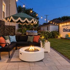 Free Parking l Patio and Fire Pit l Near Train, attractions and ORD l Dog Friendly, hotel a Chicago