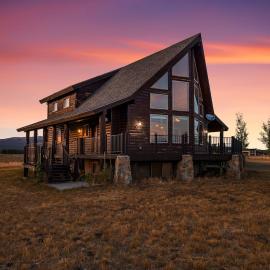 White Pine Lodge with Reservoir, fire pit, 35miYNP, hotel a Island Park