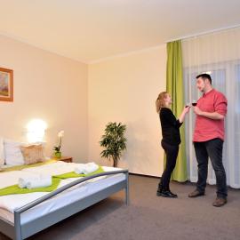 Viktória Wellness Hotel، فندق في ناجياتاد