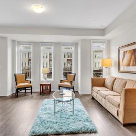 Viesnīca New 3BR Home with LED Lounge & 2 Parking Spots pilsētā Bradford