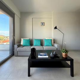 Pearl Breeze with pool near beach and Athens airport