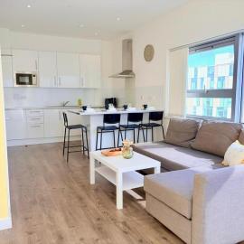1 Bedroom Flats, Delta Point Croydon, Sleep 4, 20 Mins Central London via Trains, hotel di Croydon