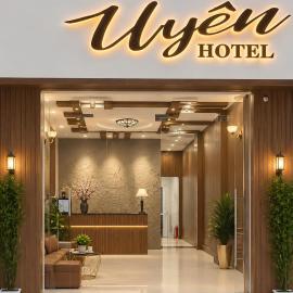 Uyên Riverside Hotel Bạc Liêu – hotel w mieście Bạc Liêu