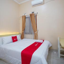 RedDoorz Syariah at Homestay Attin Tugu Jogja, hotel i Ngabean