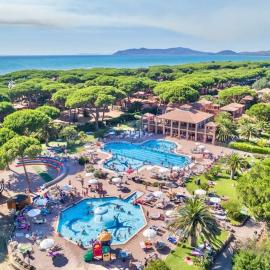 Holiday Village with swimming pool and private beach in Albinia, Hotel in Albinia
