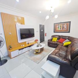 2 Bedroom Apartment Lekki - Highly Secured with 24hrs Power, hotell i Lagos