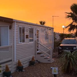 Sea View PEBBLE BEACH 10: Pevensey şehrinde bir otel
