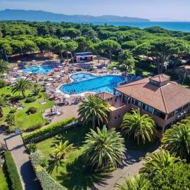 Mobile Homes in Village with swimming pool in Albinia, Hotel in Albinia