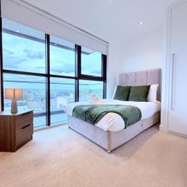 Walk to Wembley-Garage parking- pet friendly -3 min walk to underground