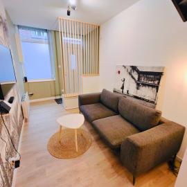Maison rénovée 2 chambres & bureau – hotel w mieście Saint-André