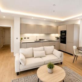 Gated Ealing 2-Bed Parking Elizabeth Line, hotel em Ealing