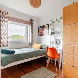 Bedroom in quiet neighborhood