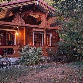 Chalet paisible à Mauroux: Mauroux şehrinde bir otel