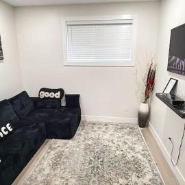 Private Entrance Two Bedrooms FastWiFi Parking
