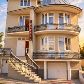 Mini-Hotel Sakvoyage, hotell i Tsjernivtsi