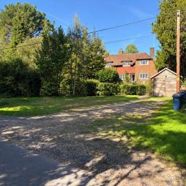 Two bed home with garden & parking in Bramley Surrey Hills