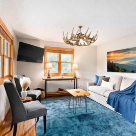 Gathering Private Hocking Hills Cabin, Hot Tub & Pond: Logan şehrinde bir otel