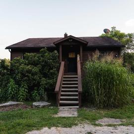 ARCADE Private Hocking Hills Cabin, Hot Tub & Pond