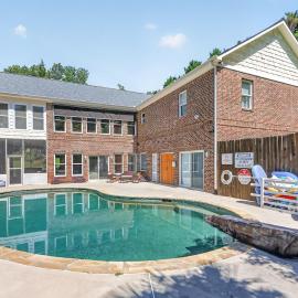 Dawsonville Luxury Lake Escape with Pool & Hot Tub, hotel a Dawsonville