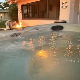 Epic, Chill, Hot Tub Bungalow, 2 Luxe Kings