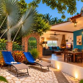 La Villa Palmier - Spacious 3BR Home - Quiet & Air-Conditioned, hotel a Puerto Vallarta