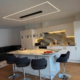 Luxury 4BD Modern House Near Station and London, מלון בבושי
