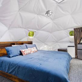 Pleasant River Glamping Dome 3 King bed, hotel di Bethel