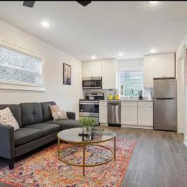 Cute 1bed steps from French Q and Jazz venues