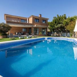 Blue Oasis Retreat By Fidalsa