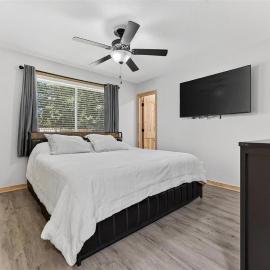 Modern Pensacola Home with Screened Porch and Boat Parking, hotel a Pensacola