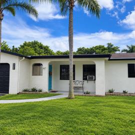 Whole House+Renovated+Pool+Lanai+BBQ+Close to All, hotel a West Palm Beach