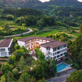 Zhangjiajie Peak&Cloud Retreat-signature coffee-Buffet breakfast-English support-Close to both the East Gate and the Central Gate