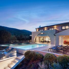 Villa Valmata Adriatic Pearl /w Pool & Wellness、ラビンのホテル