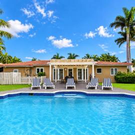 Walk to Beach Luxury 5BR & 3BA Villa Hollywood Lakes