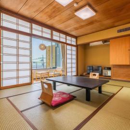 Nishiura Grand Hotel Kikkei, מלון בגמאגורי