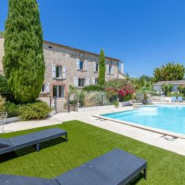 Villa Larmes - Piscine & Spa à Puybegon, hotel a Puybegon
