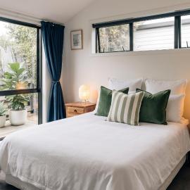 Private Room At Family Home, Hotel in Queenstown