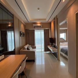 Azqara Living Super Cozy Apartmen 2BR at Spearwood Tower Meikarta, hôtel à Leuweungmalang