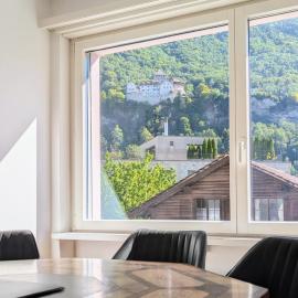 Vaduz City Center Apartment with balcony and parking spaces, hotel u gradu Vaduz