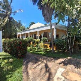 4 Bedroom Beach front villa