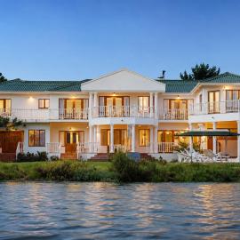 Waterfront Lodge