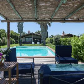 Wonderful villa with swimming pool near the sea.