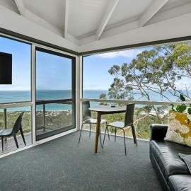 Chris's Beacon Point Restaurant & Villas: Apollo Bay şehrinde bir otel