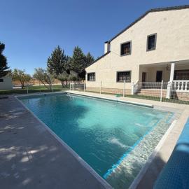 Casa Rural El Nogal en Consuegra โรงแรมในกอนซูเอกรา