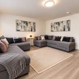 Contractors Wow 9Beds 25 Baths Parking Book Now!