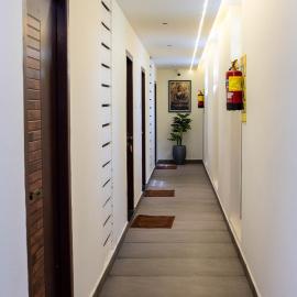 VV Grand Park Residency, hotel v mestu ThiruvÄrÅ«r