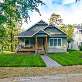 Spacious Lakefront Home 4BR35BA, Sleeps 12, hotel in Waupaca